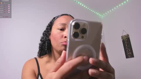 desty_y online show from October 5, 2025, 4:27 pm