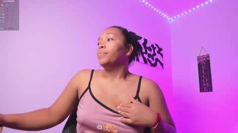 desty_y online show from October 28, 2025, 11:58 am