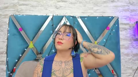 Snapshot of deva_blue chatting on December 14, 2024, 4:23 am Deva Blue online show from December 14, 2024, 4:23 am