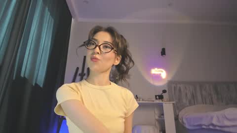 Deva online show from September 10, 2025, 8:47 am