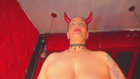 devil_taylorx online show from September 26, 2025, 2:32 pm