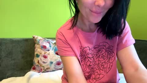 Snapshot of devilbunny01 chatting on October 20, 2025, 5:08 am Tina online show from October 20, 2025, 5:08 am