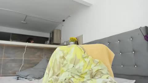 thumb up me please its important online show from November 21, 2025, 10:14 am