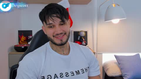 JULIAN online show from December 31, 2024, 5:07 pm