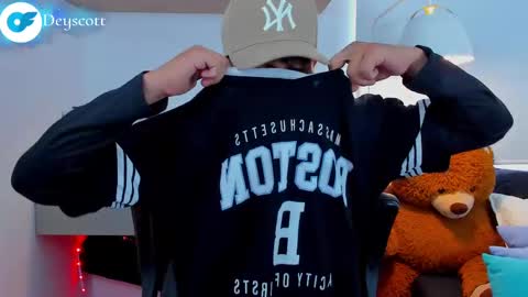 JULIAN online show from February 16, 2025, 7:27 pm