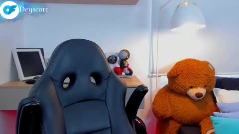 JULIAN online show from February 19, 2025, 9:14 pm