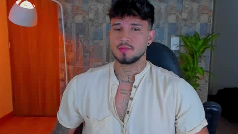 JULIAN online show from November 11, 2025, 8:31 pm