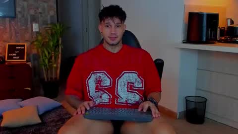 JULIAN online show from November 21, 2025, 2:43 am