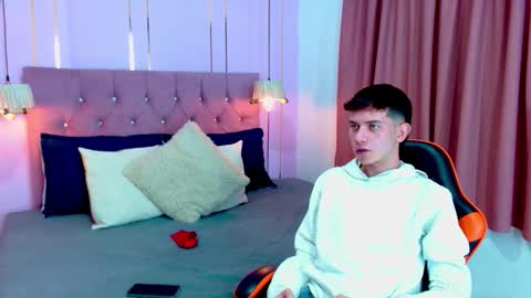 DEYVIGREKO online show from December 4, 2025, 9:23 pm