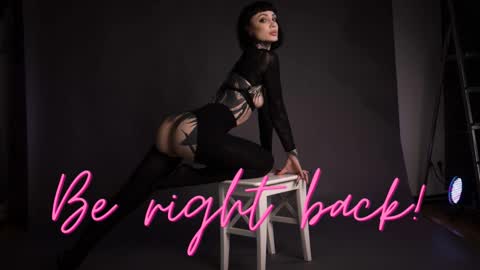 dgtlgrl online show from January 11, 2026, 12:54 pm