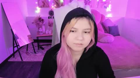 Dia online show from March 8, 2026, 7:39 pm