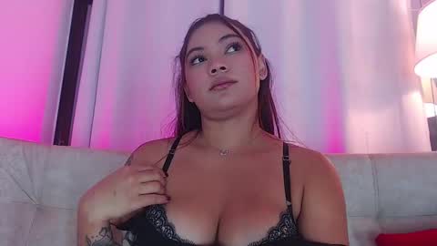 diamond_canela online show from February 26, 2025, 7:42 am