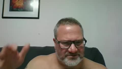 Snapshot of diamond_couple_82 chatting on January 6, 2025, 5:41 am diamond_couple_82 online show from January 6, 2025, 5:41 am