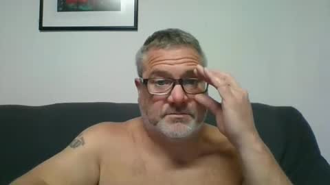 Snapshot of diamond_couple_82 chatting on October 9, 2025, 4:21 am diamond_couple_82 online show from October 9, 2025, 4:21 am