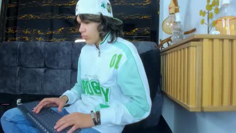 diamond_twink online show from February 18, 2026, 1:51 pm