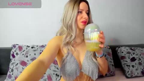 diamondkay_ online show from March 2, 2025, 6:37 am