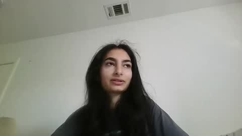 dianneeellla online show from January 18, 2026, 8:23 pm