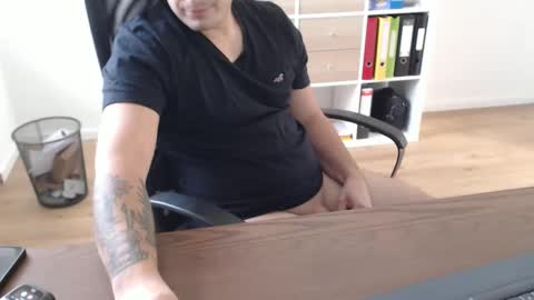 Snapshot of dickeeier96 chatting on October 29, 2025, 12:51 pm dickeeier96 online show from October 29, 2025, 12:51 pm