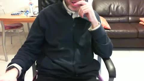 didonc from france..... online show from April 5, 2026, 7:55 pm