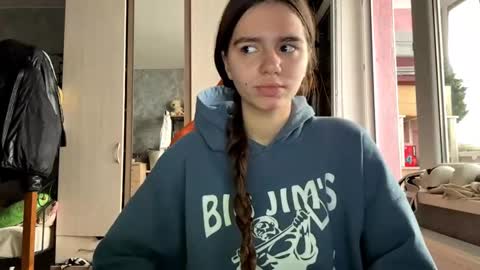 Leila online show from December 2, 2025, 9:14 am