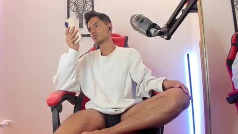 Diego lat online show from September 29, 2025, 11:31 pm