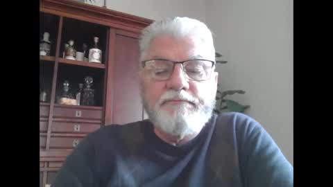 Snapshot of dilbert2024 chatting on December 21, 2024, 5:18 pm Dilbert online show from December 21, 2024, 5:18 pm