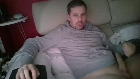 dili999 online show from October 19, 2025, 5:02 pm