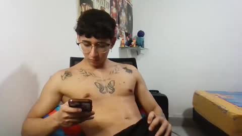 Snapshot of dillom420 chatting on January 31, 2025, 4:03 am dillom420 online show from January 31, 2025, 4:03 am