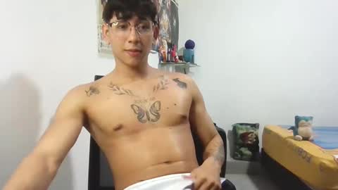 Snapshot of dillom420 chatting on February 12, 2025, 4:33 am dillom420 online show from February 12, 2025, 4:33 am