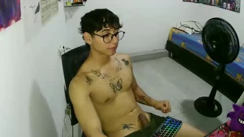 Snapshot of dillom420 chatting on October 7, 2025, 4:53 am dillom420 online show from October 7, 2025, 4:53 am