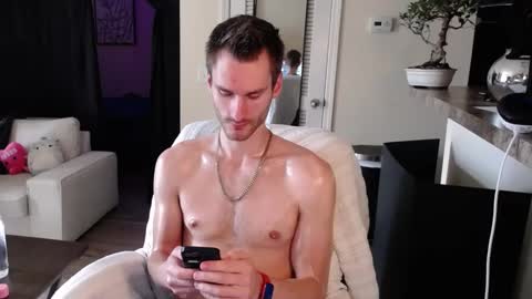 Meechii online show from February 4, 2025, 3:47 pm