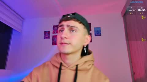 Julian Independent Model online show from November 17, 2025, 11:54 pm