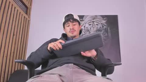 Snapshot of dimitrideluxe chatting on October 21, 2025, 9:15 pm Dimitri online show from October 21, 2025, 9:15 pm