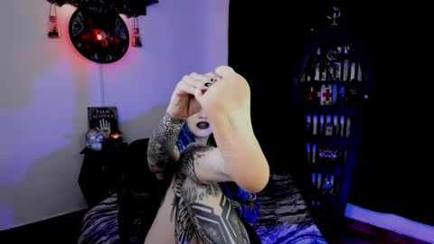 dimmuanddarkness online show from December 4, 2025, 7:22 pm