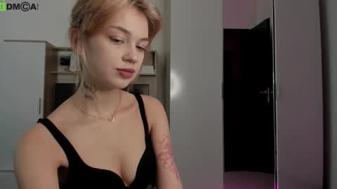 Snapshot of din_star chatting on October 21, 2025, 7:42 am Dina online show from October 21, 2025, 7:42 am