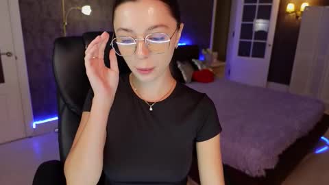 dinacandy online show from September 30, 2025, 10:31 am