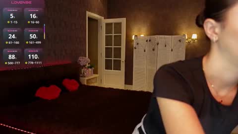 dinacandy online show from November 4, 2025, 8:13 am