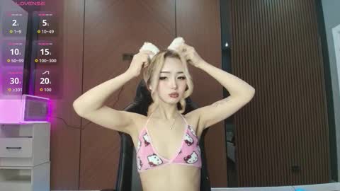 Snapshot of dion_lee9 chatting on March 2, 2026, 4:47 pm Reina online show from March 2, 2026, 4:47 pm