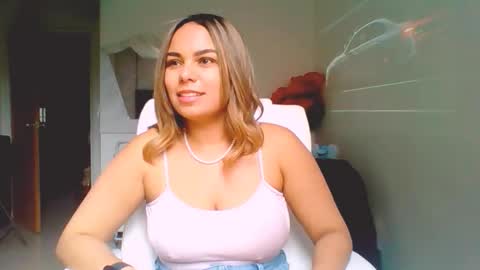 diosadeluniverso_ online show from December 5, 2025, 2:58 pm