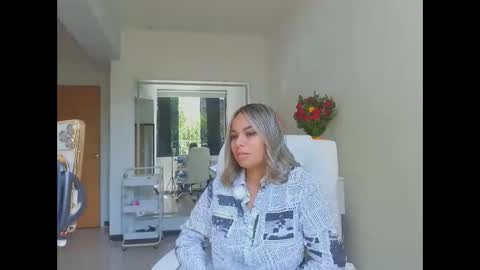 diosadeluniverso_ online show from March 18, 2026, 6:00 pm