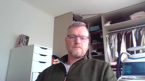 dirkkie1975 online show from May 12, 2026, 6:43 am