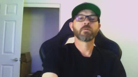 Snapshot of dirtrider15 chatting on February 17, 2025, 12:32 am dirtrider15 online show from February 17, 2025, 12:32 am