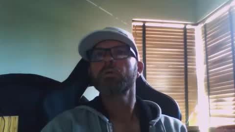 Snapshot of dirtrider15 chatting on February 8, 2026, 6:33 pm dirtrider15 online show from February 8, 2026, 6:33 pm