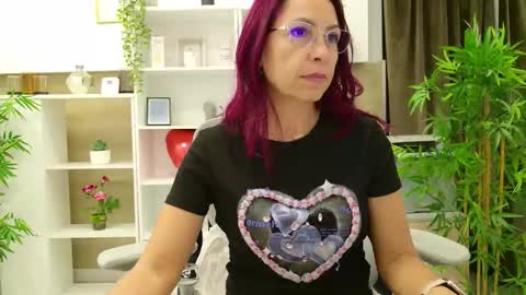 dirty_mature online show from September 20, 2025, 5:19 am