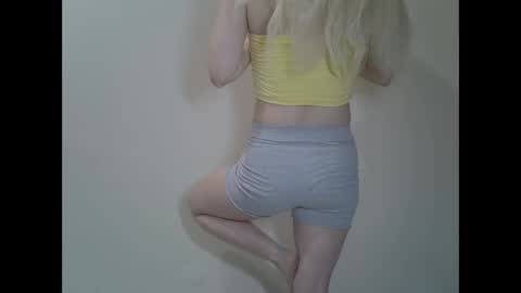 DitaMilton online show from February 25, 2025, 8:41 pm