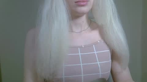 DitaMilton online show from October 15, 2025, 7:36 pm