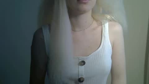 DitaMilton online show from November 1, 2025, 10:39 am