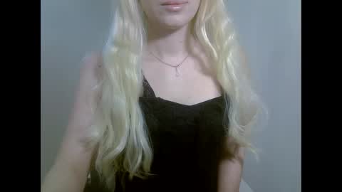 DitaMilton online show from November 21, 2025, 8:40 pm