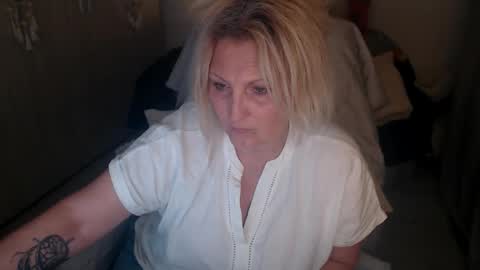 Alexxa online show from April 15, 2026, 7:43 pm