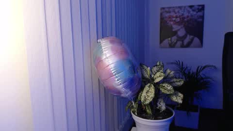 Snapshot of divineisis chatting on October 17, 2025, 10:07 am Hera online show from October 17, 2025, 10:07 am